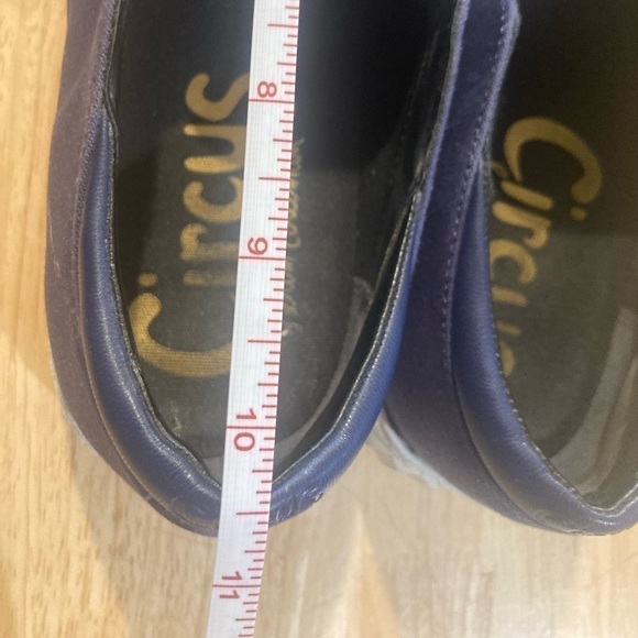 Circus by Sam Elderman call me slip on shoes in blue. Can’t find size - Picture 9 of 9